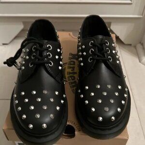 EUC Dr. Martens Black 1461 Wanama Silver Stud Oxfords